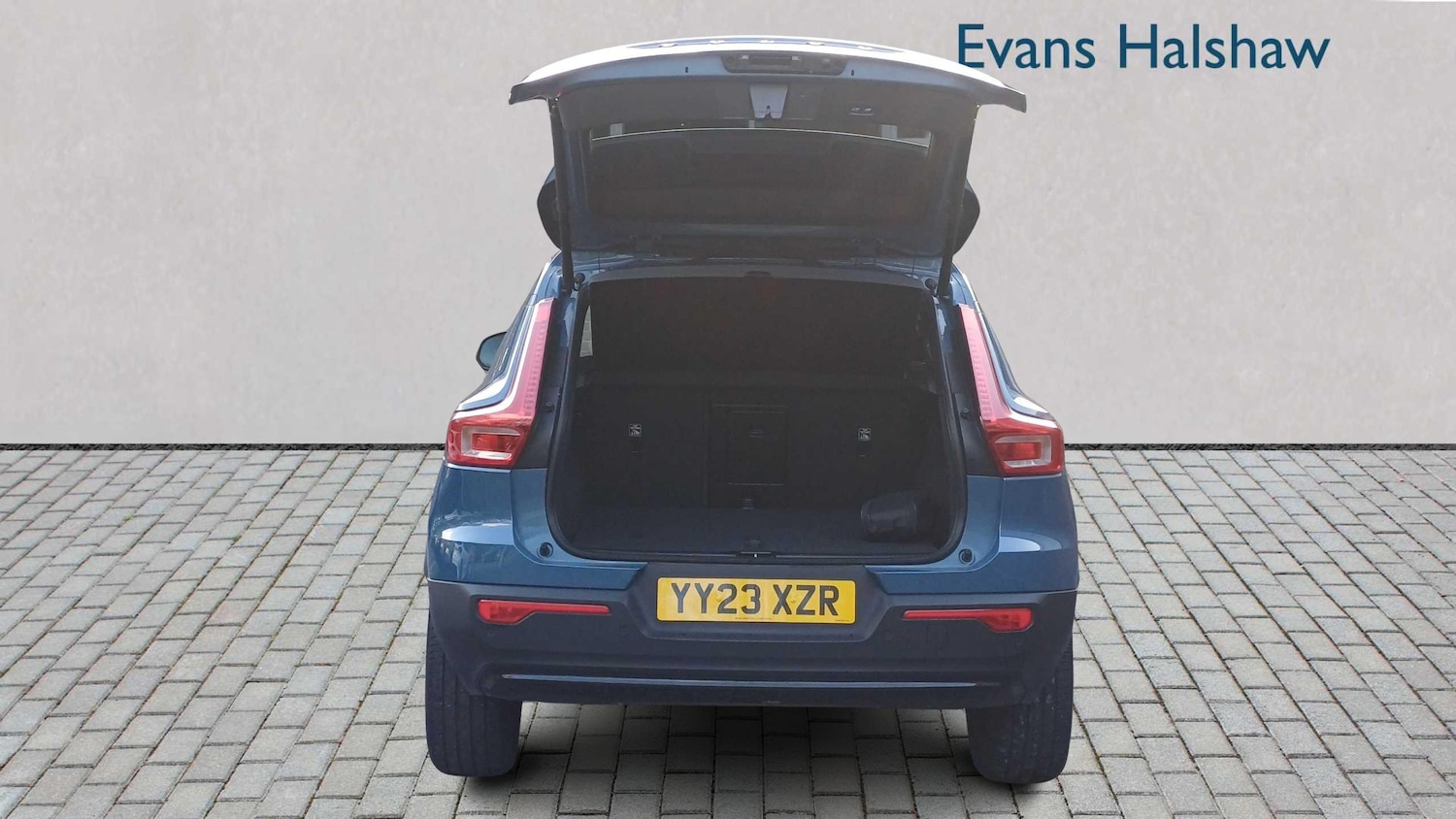 Used Volvo XC40 2023 for sale - 76272153: Photo 9