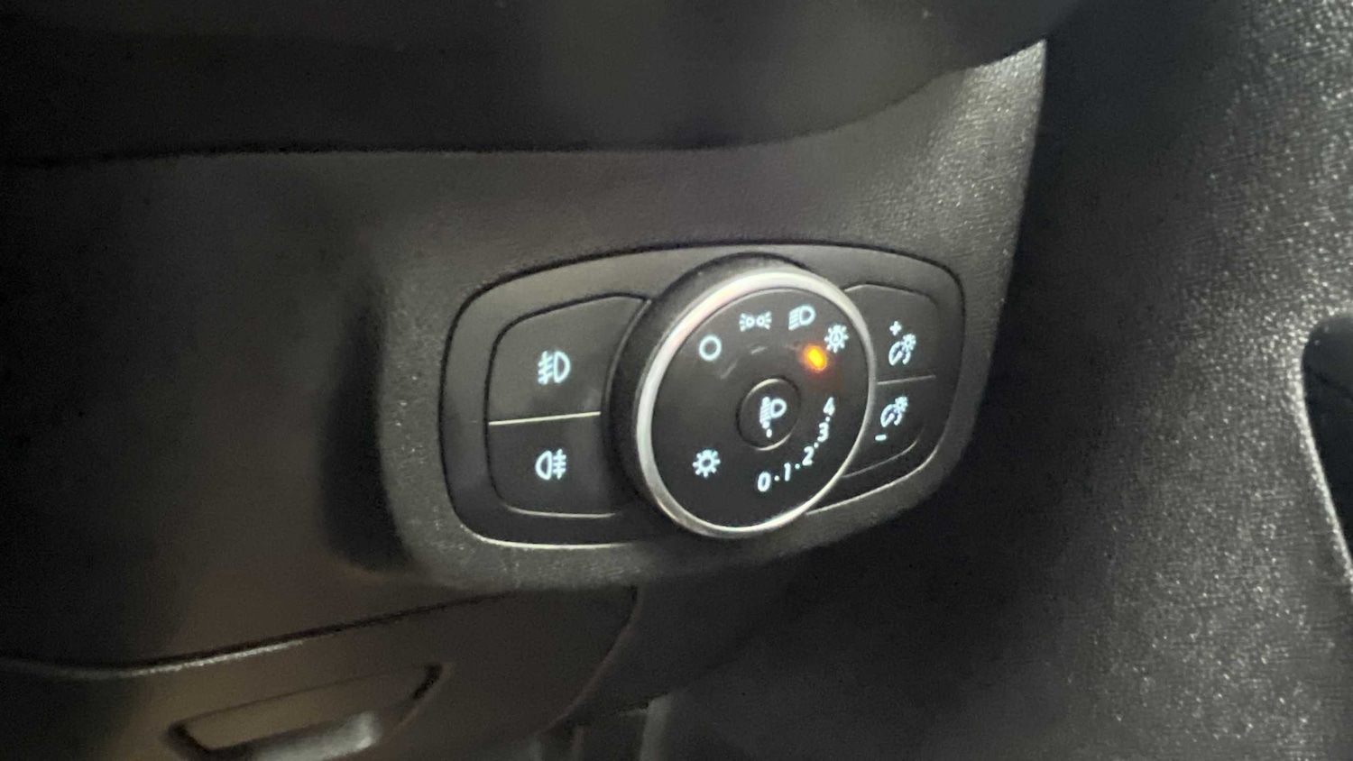 Used Ford Fiesta 2018 for sale - 75981277: Photo 28