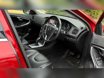 Used Volvo V40 2018 for sale - 76262356: Photo
