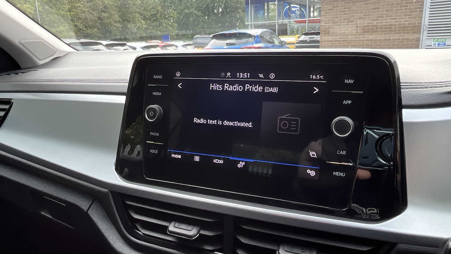 Used Volkswagen T-Roc 2022 for sale - 76587636: Photo 2