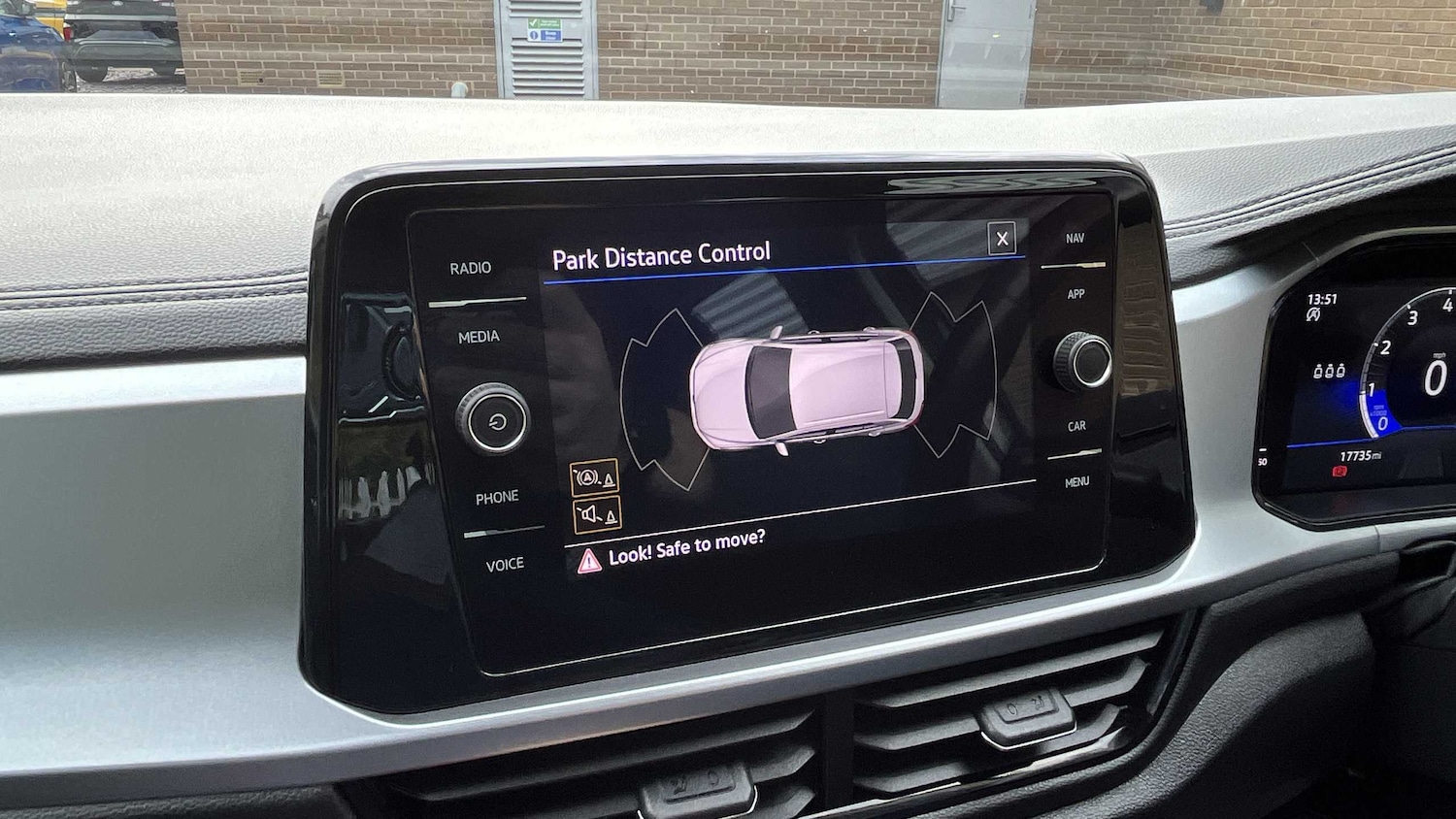 Used Volkswagen T-Roc 2022 for sale - 76587636: Photo 3