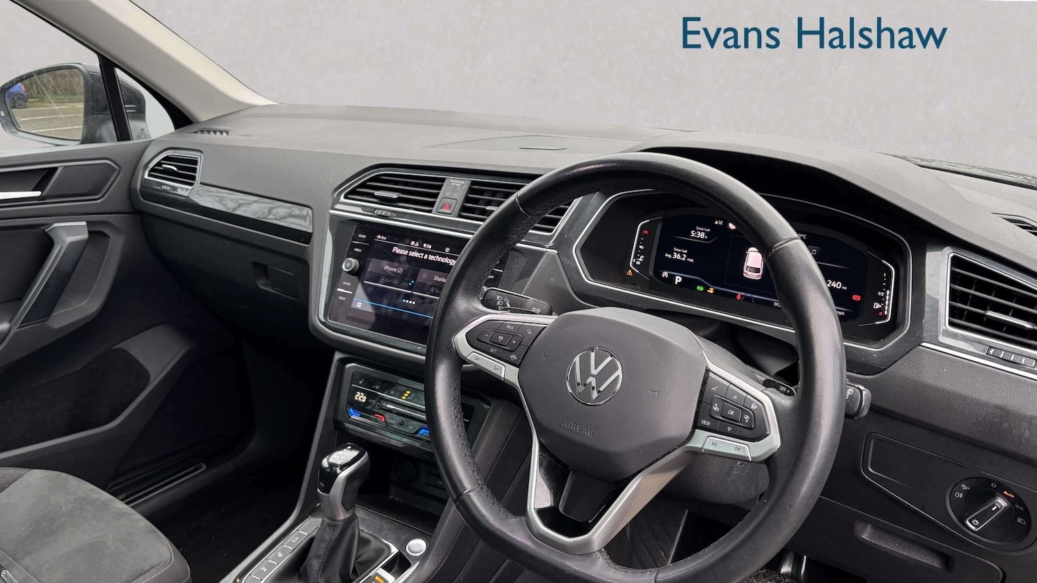 Used Volkswagen Tiguan 2023 for sale - 77810933: Photo 3