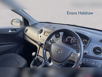 Used Hyundai i10 2017 for sale - 77270056: Photo