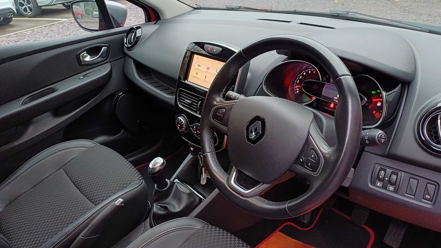 Used Renault Clio 2018 for sale - 76390640: Photo 12