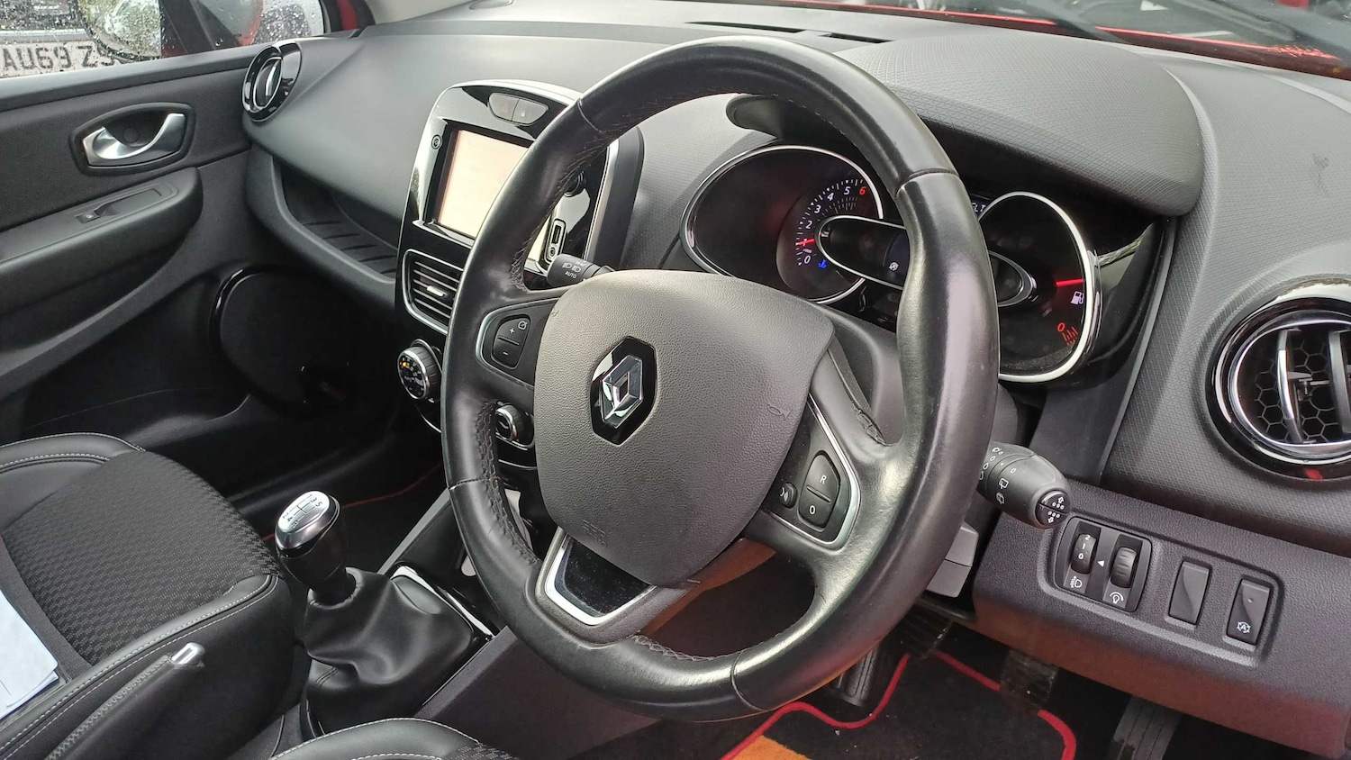 Used Renault Clio 2018 for sale - 76390640: Photo 3
