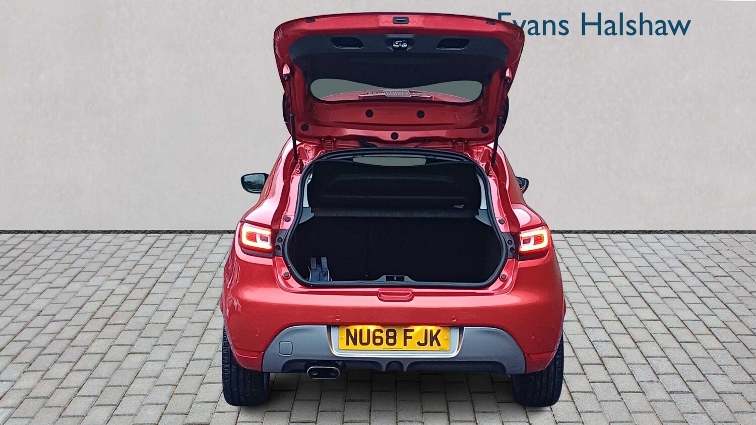 Used Renault Clio 2018 for sale - 76390640: Photo 9