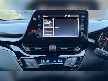 Used Toyota C-HR 2023 for sale - 76889766: Photo