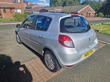 Used Renault Clio 2011 for sale - 76027816: Photo