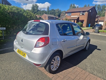 Used Renault Clio 2011 for sale - 76027816: Photo
