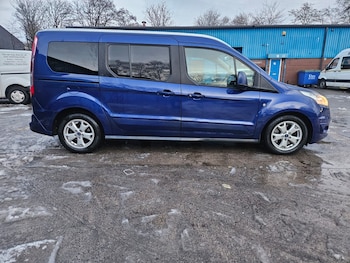 Used Ford Grand Tourneo Connect 2017 for sale - 77154166: Photo