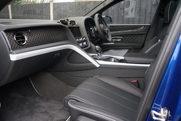 Used Bentley Bentayga 2025 for sale - 76255307: Photo 2