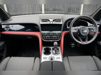 Used Bentley Bentayga 2025 for sale - 79025295: Photo
