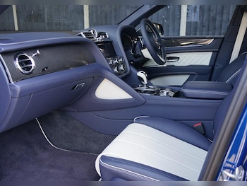 Used Bentley Bentayga 2023 for sale - 76977378: Photo