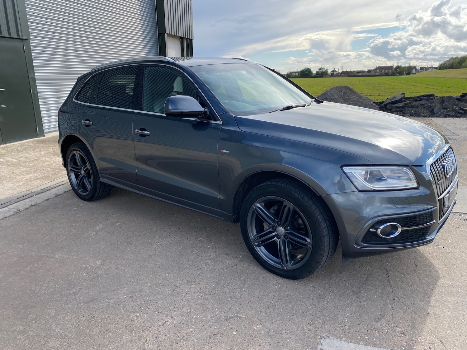 Used Audi Q5 2017 for sale - 77562973: Photo 2