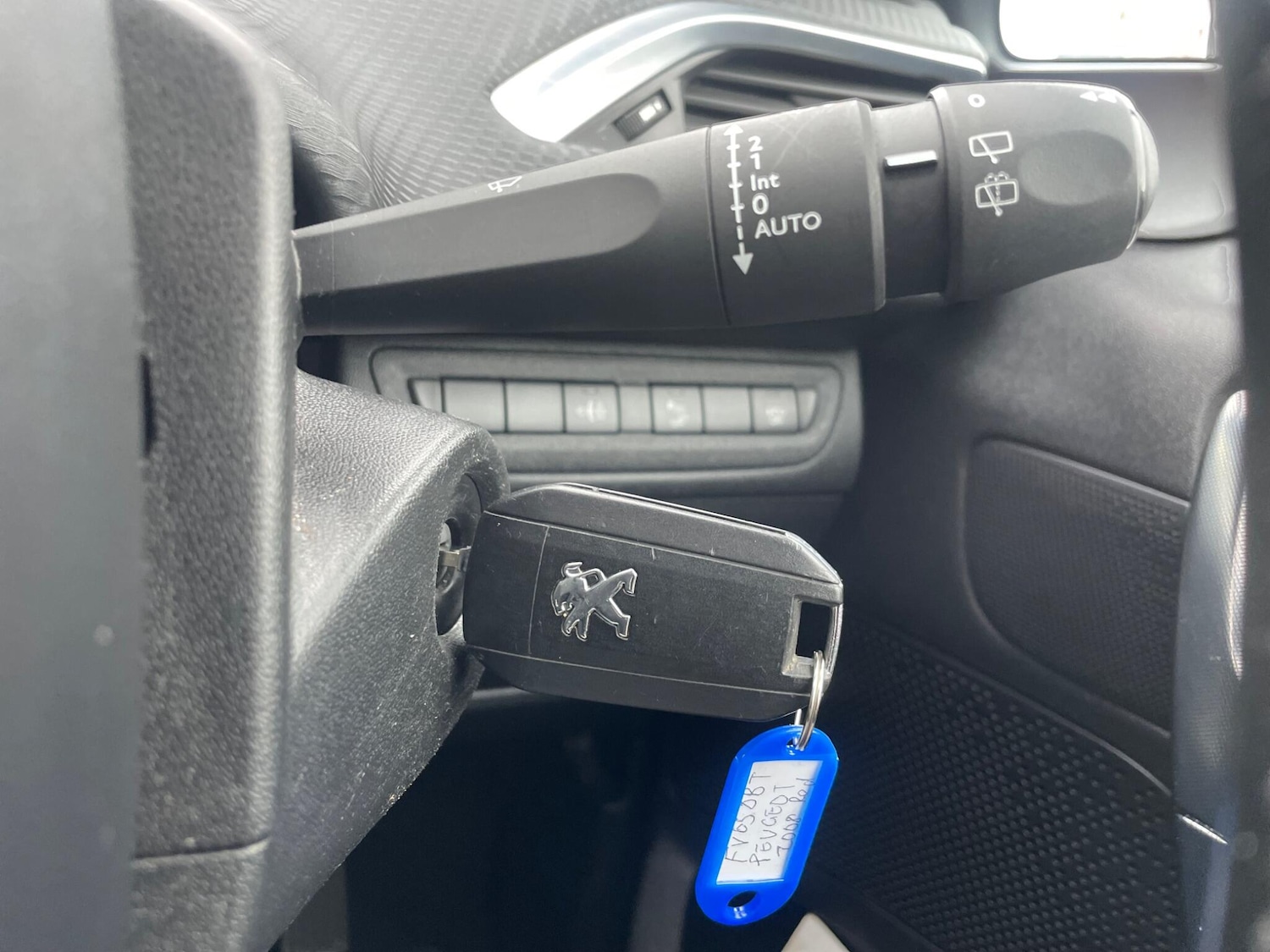 Used Peugeot 2008 2015 for sale - 77462953: Photo 11