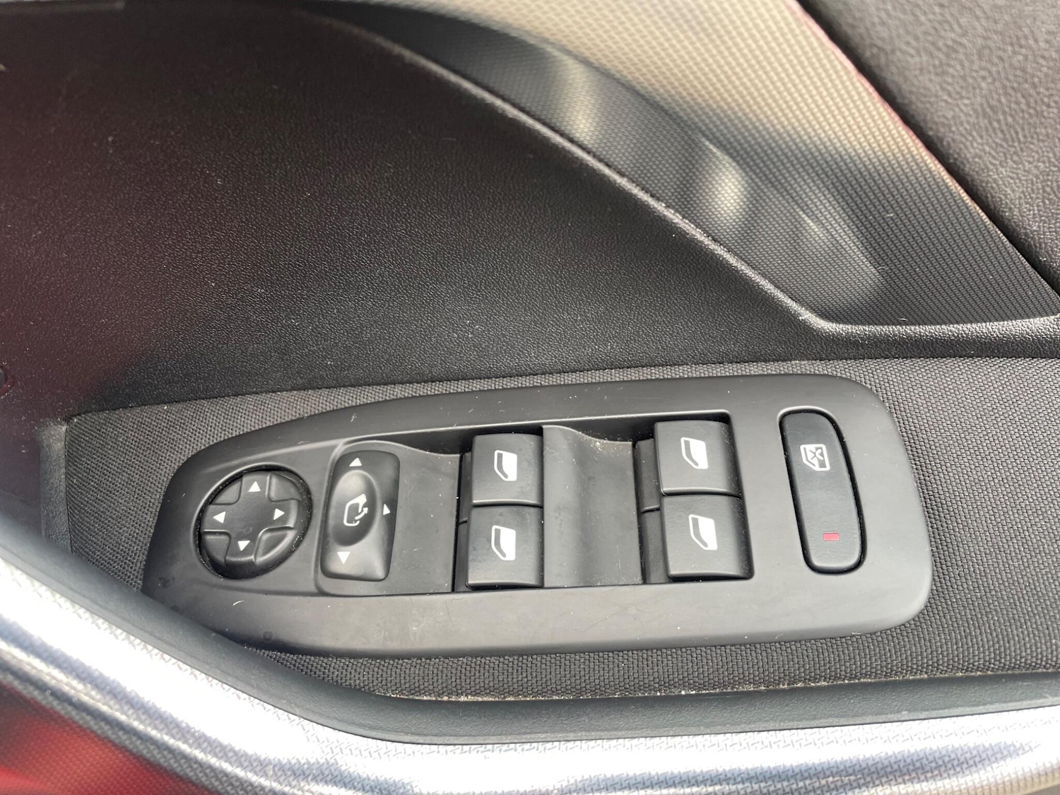 Used Peugeot 2008 2015 for sale - 77462953: Photo 14