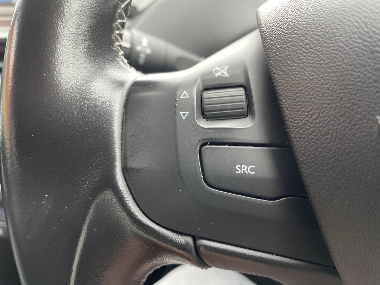 Used Peugeot 2008 2015 for sale - 77462953: Photo 9