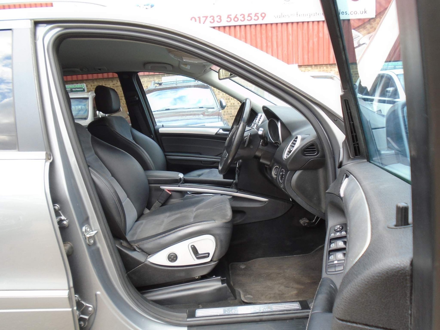 Used Mercedes-Benz M Class 2011 for sale - 76914484: Photo 11