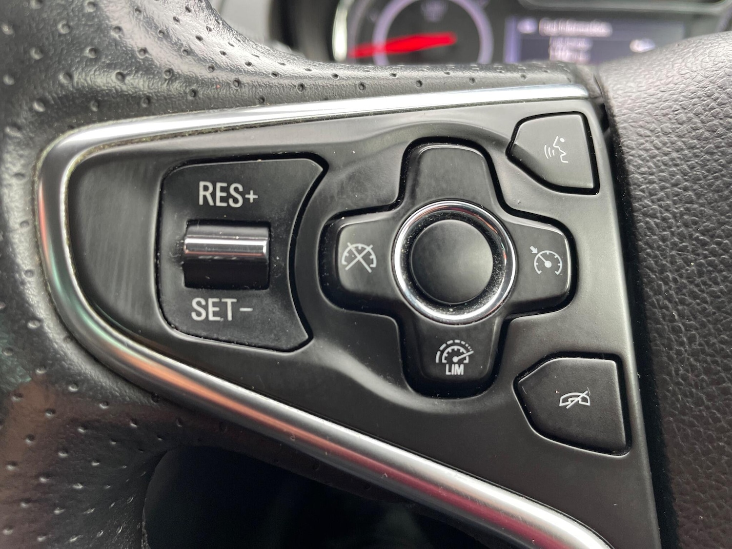 Used Vauxhall Insignia 2015 for sale - 76914532: Photo 9