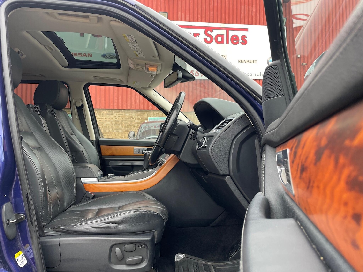 Used Land Rover Range Rover Sport 2011 for sale - 76914538: Photo 16