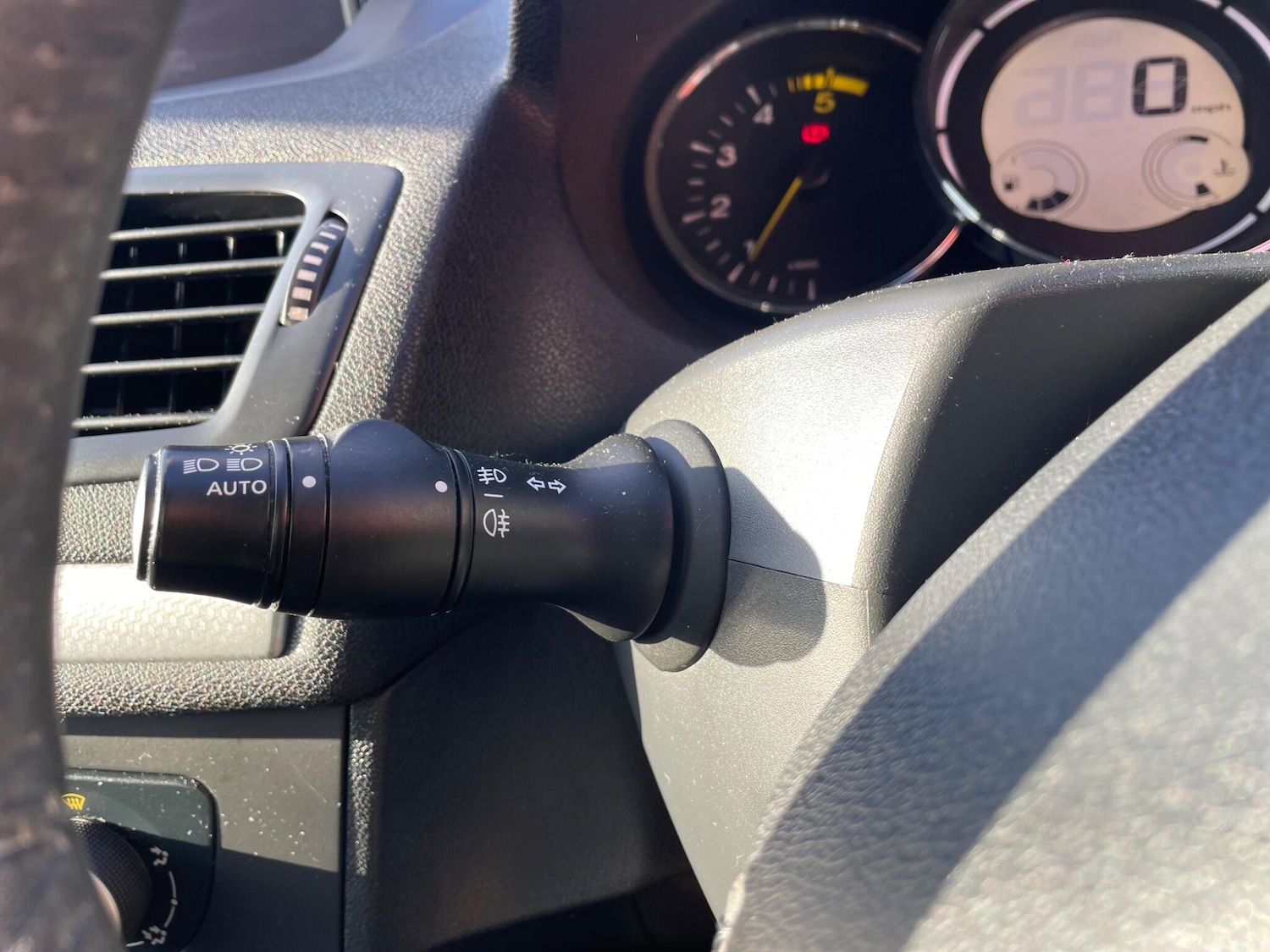 Used Renault Megane 2010 for sale - 77152696: Photo 10