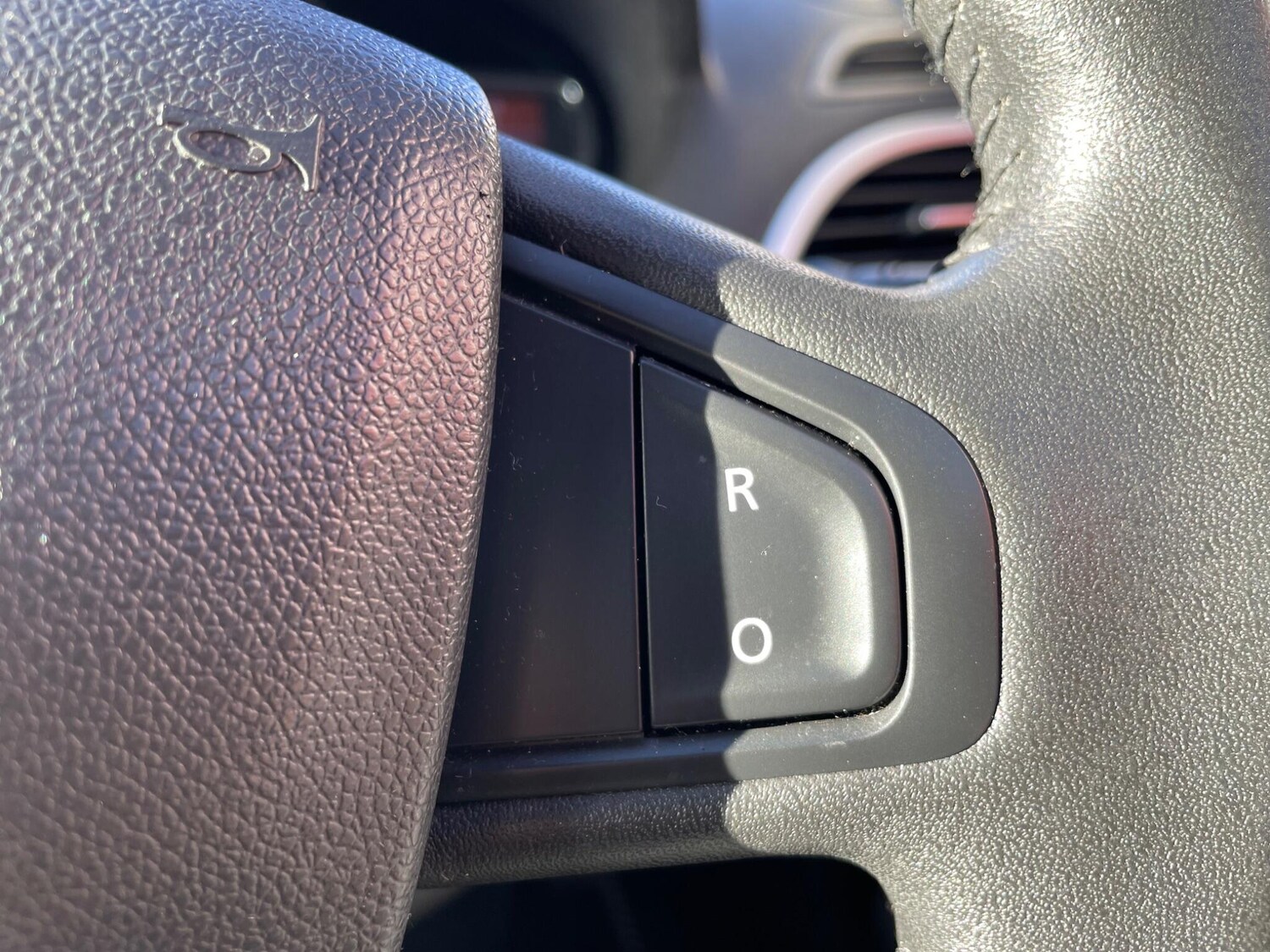 Used Renault Megane 2010 for sale - 77152696: Photo 12