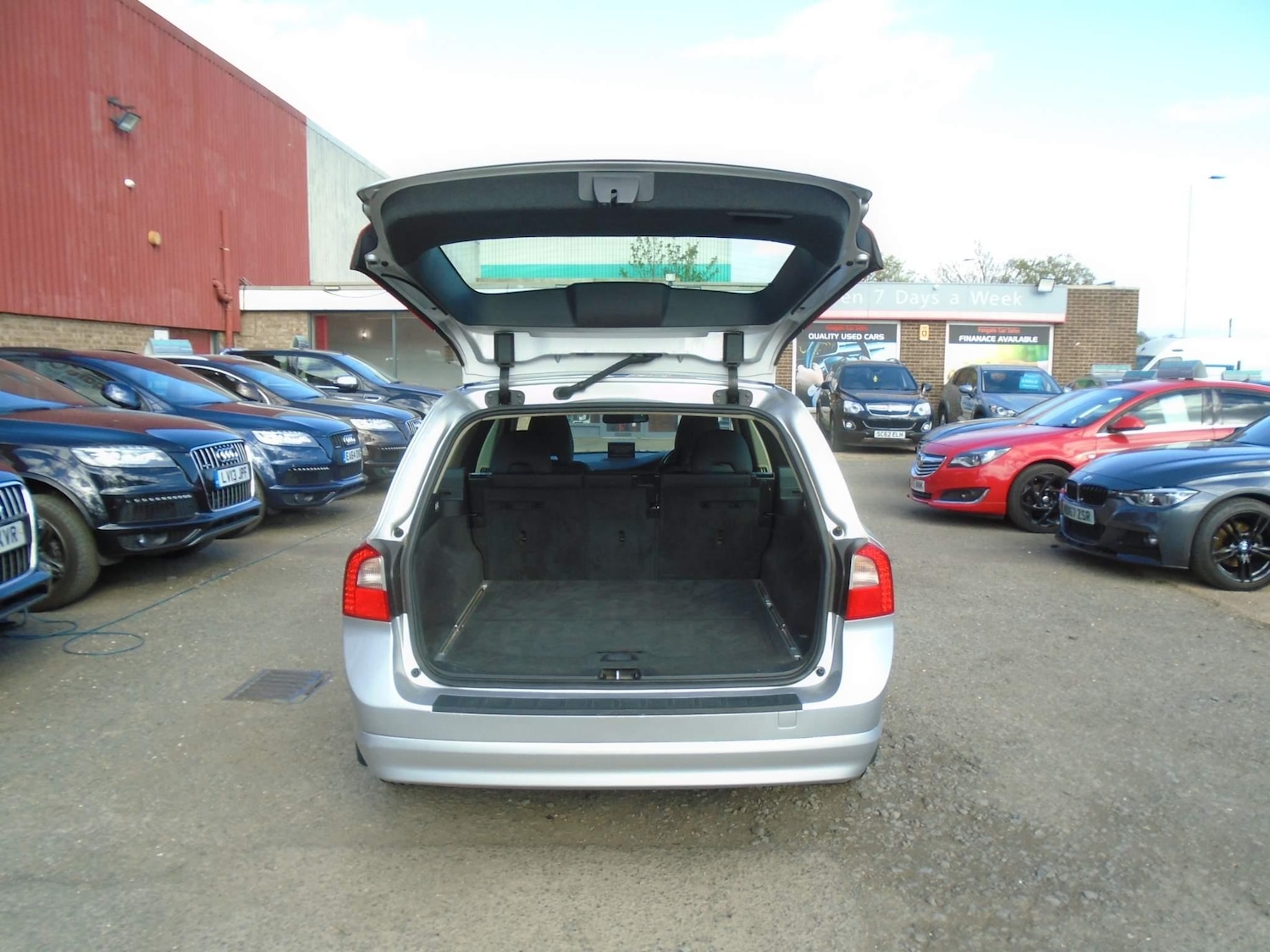 Used Volvo V70 2008 for sale - 76914471: Photo 6