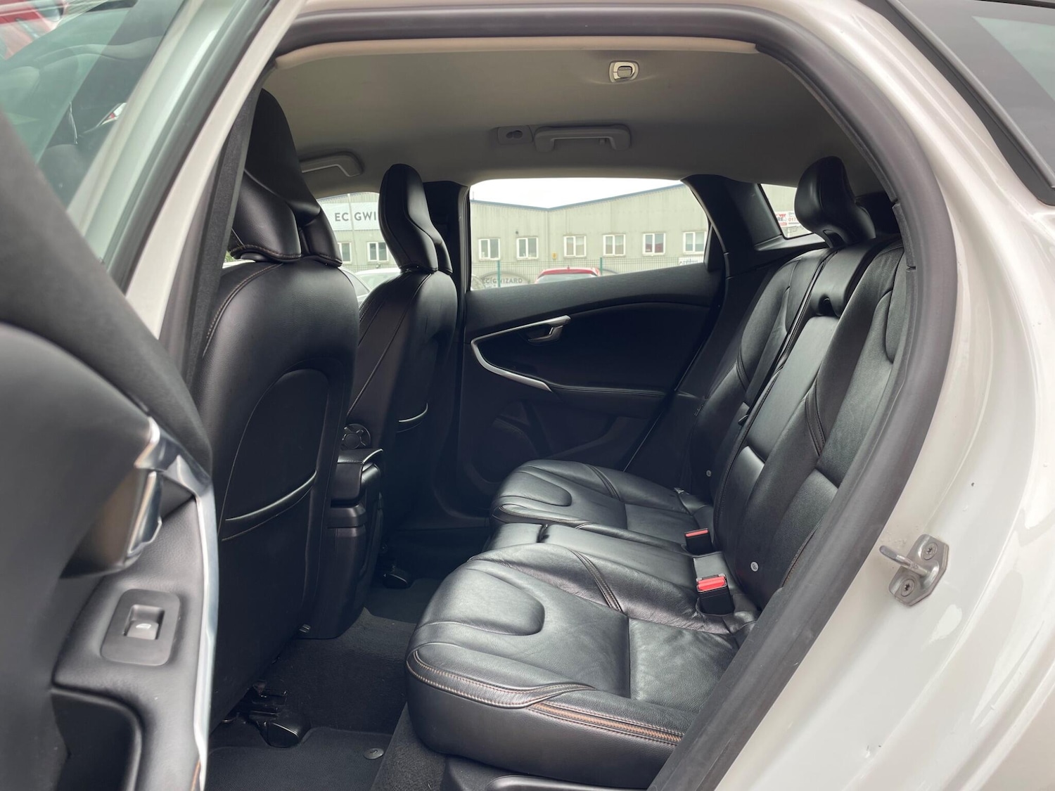 Used Volvo V40 2014 for sale - 76914503: Photo 10