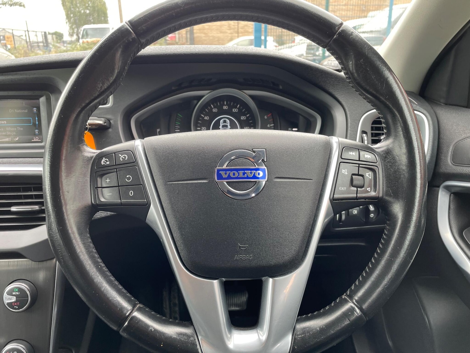 Used Volvo V40 2014 for sale - 76914503: Photo 11