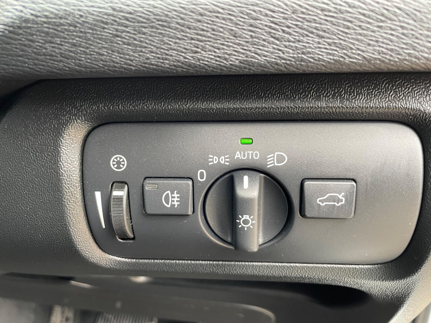 Used Volvo V40 2014 for sale - 76914503: Photo 12