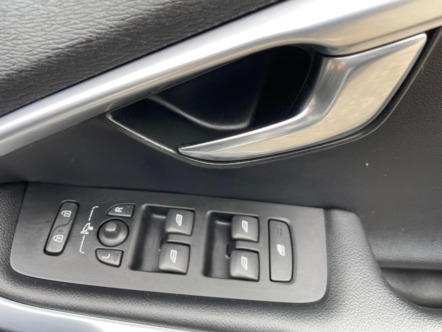 Used Volvo V40 2014 for sale - 76914503: Photo 17