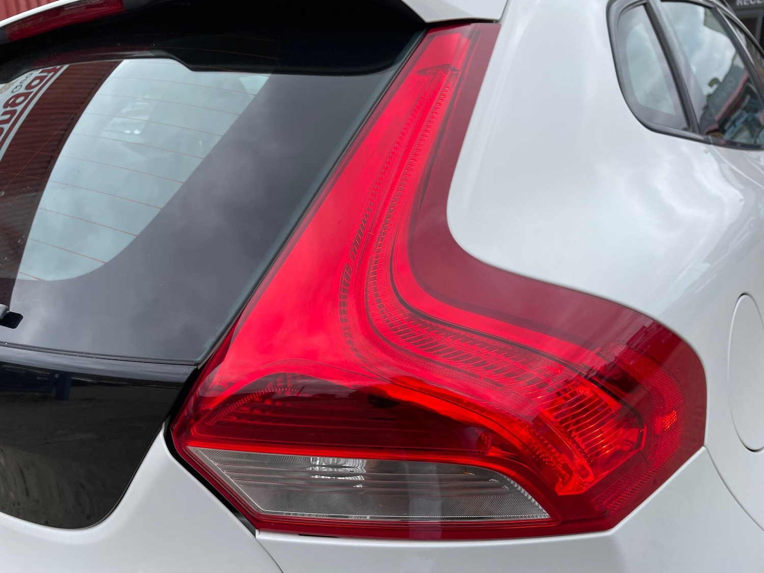 Used Volvo V40 2014 for sale - 76914503: Photo 25