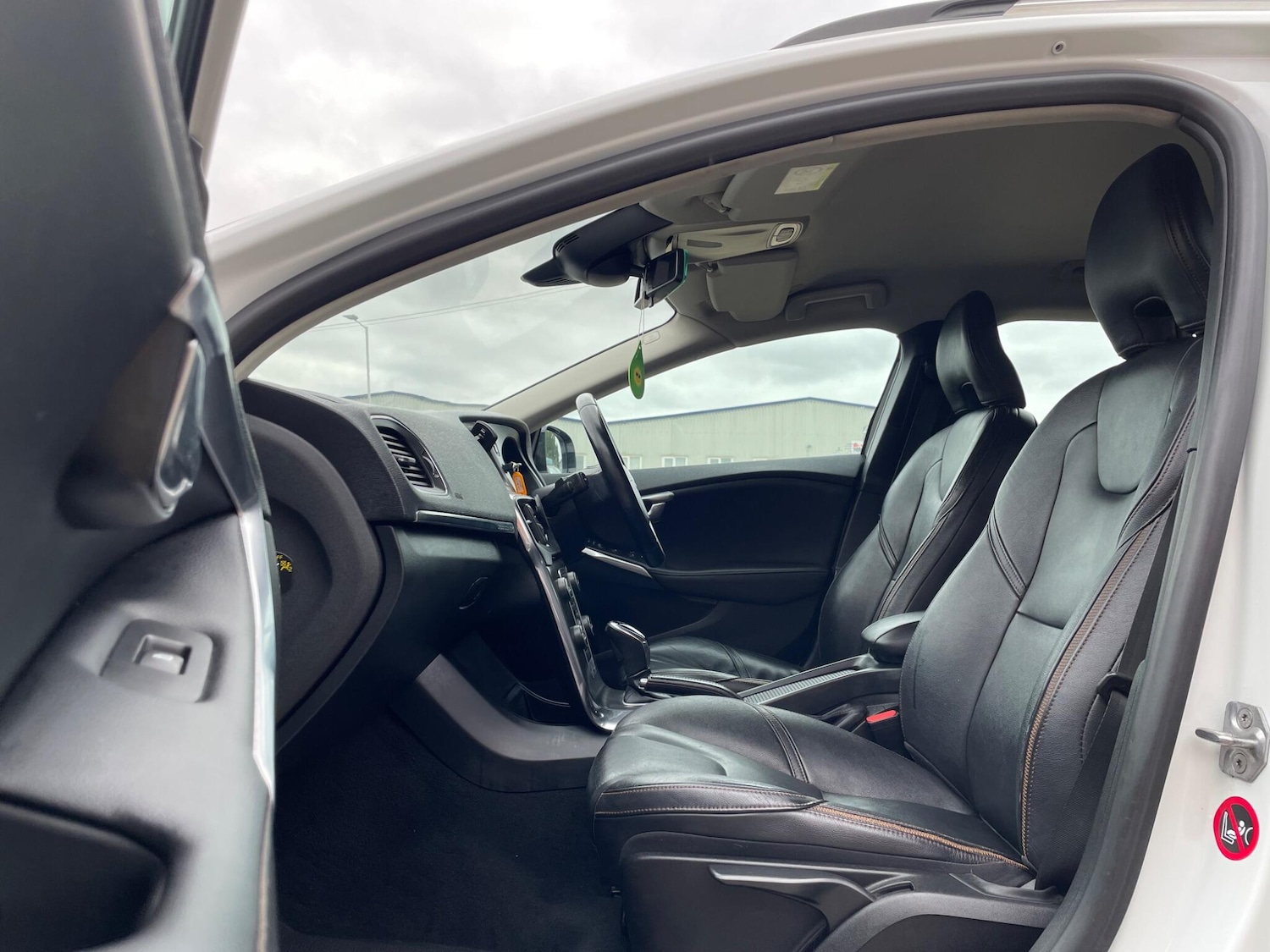 Used Volvo V40 2014 for sale - 76914503: Photo 9