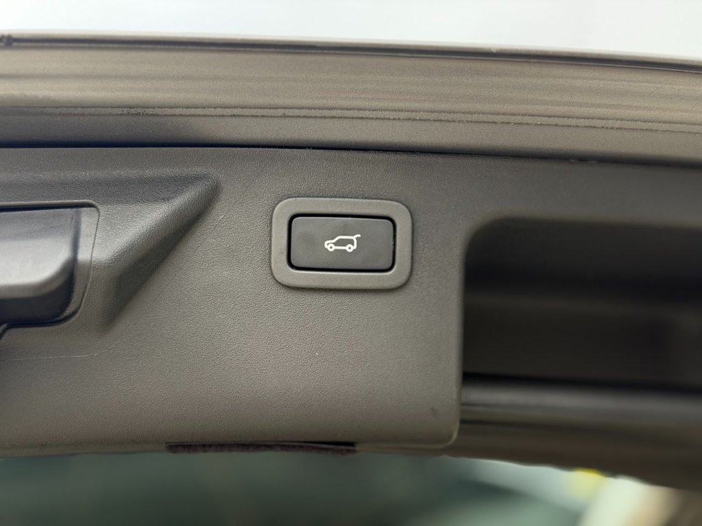 Used Land Rover Discovery Sport 2015 for sale - 77383855: Photo 43