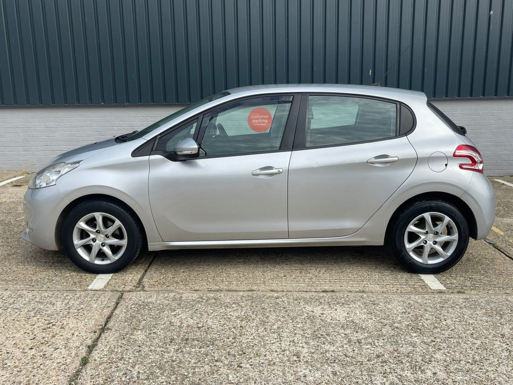 Used Peugeot 208 2015 for sale - 76147302: Photo 3