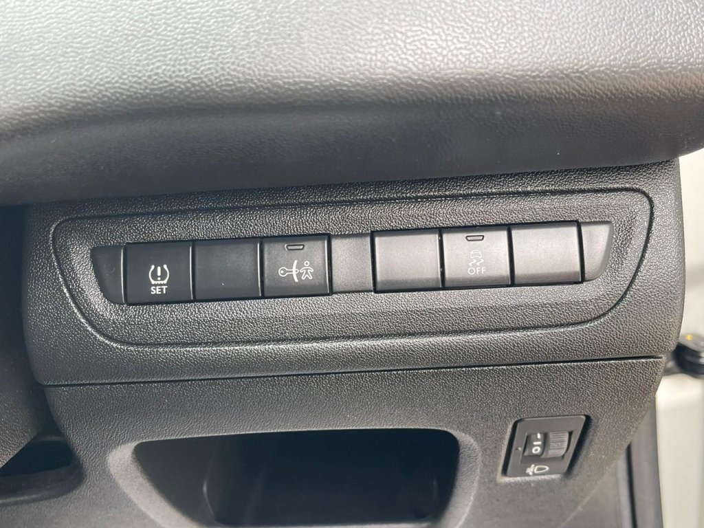 Used Peugeot 208 2015 for sale - 76147302: Photo 30