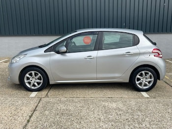 Used Peugeot 208 2015 for sale - 76147302: Photo 3