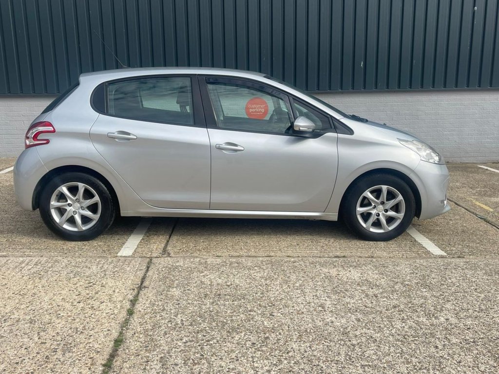 Used Peugeot 208 2015 for sale - 76147302: Photo 4