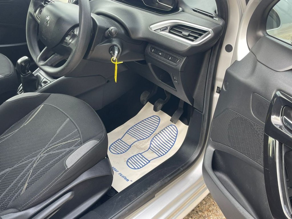 Used Peugeot 208 2015 for sale - 76147302: Photo 9