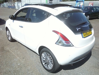 Used Chrysler Ypsilon 2012 for sale - 79143586: Photo