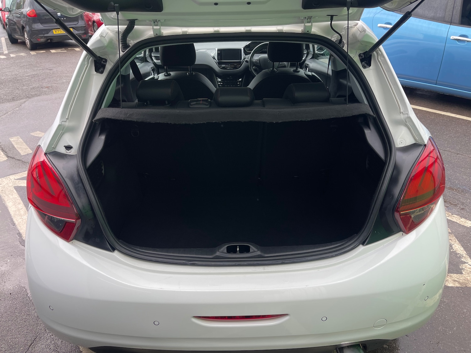 Used Peugeot 208 2015 for sale - 76273796: Photo 15