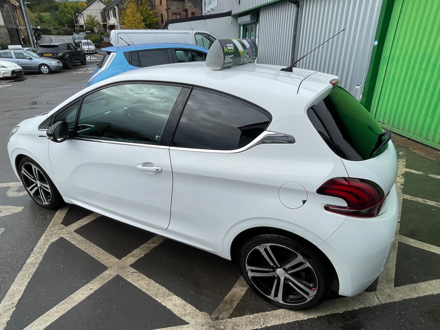 Used Peugeot 208 2015 for sale - 76273796: Photo 4