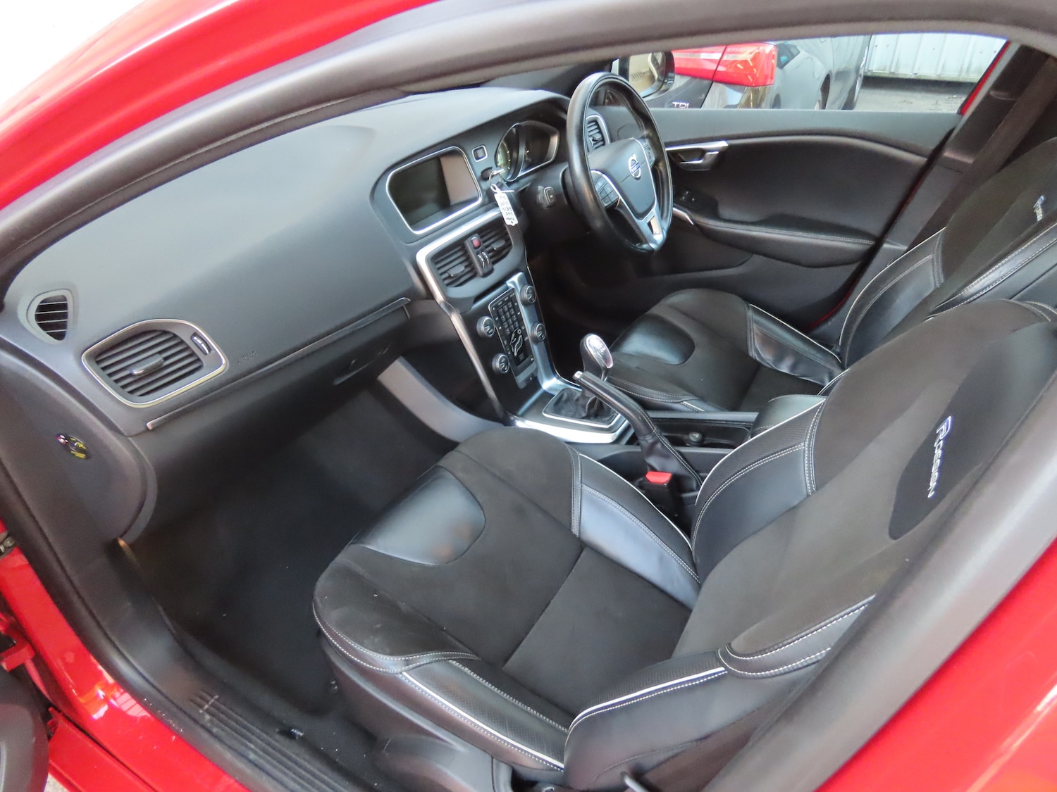 Used Volvo V40 2014 for sale - 77989827: Photo 10