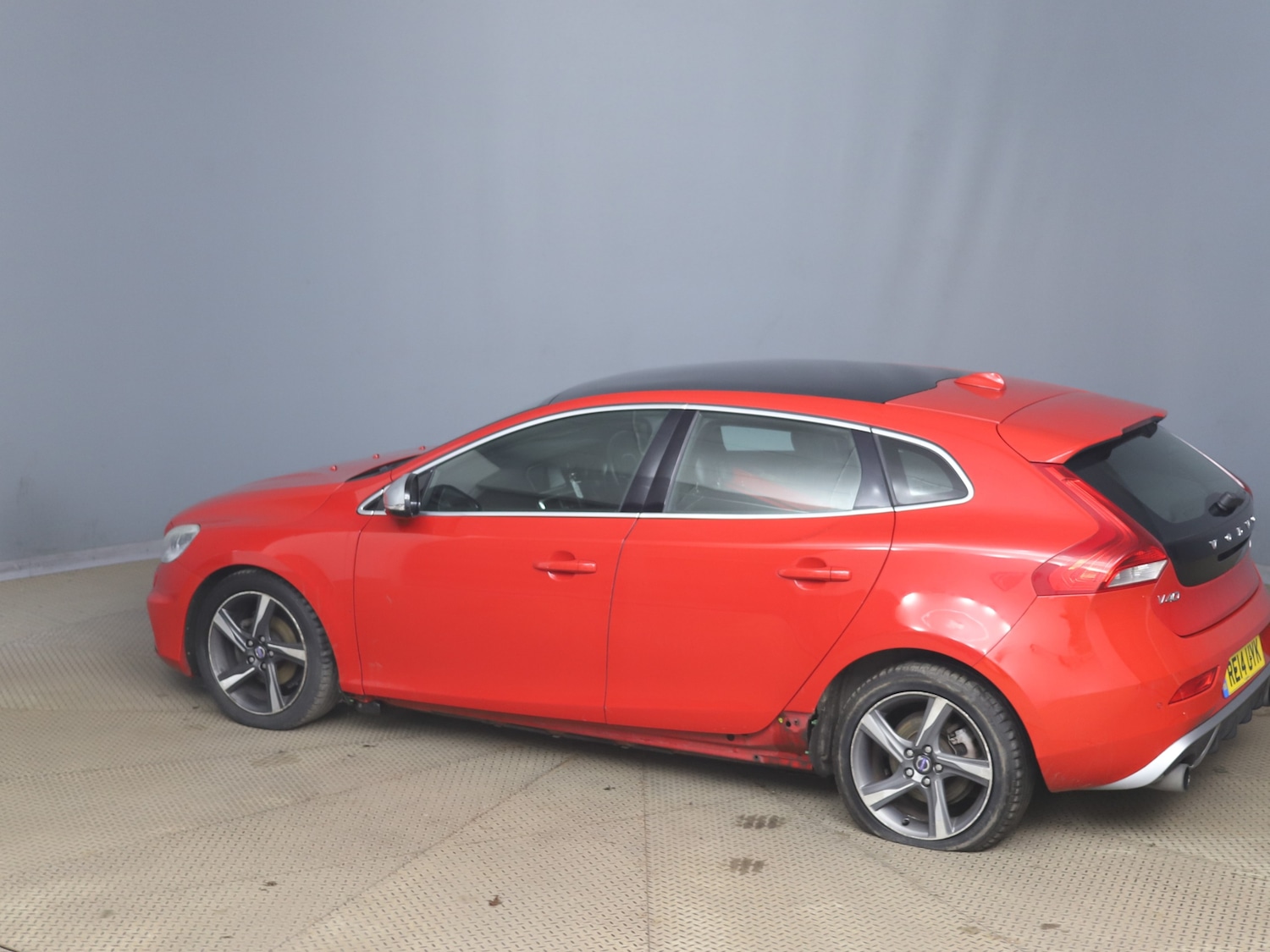 Used Volvo V40 2014 for sale - 77989827: Photo 4