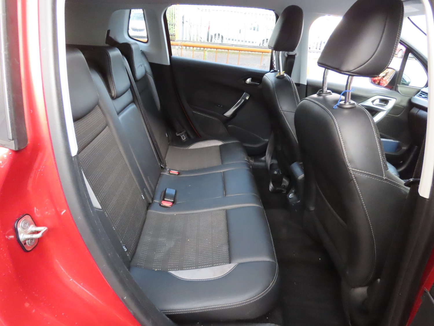 Used Peugeot 2008 2015 for sale - 77287380: Photo 8