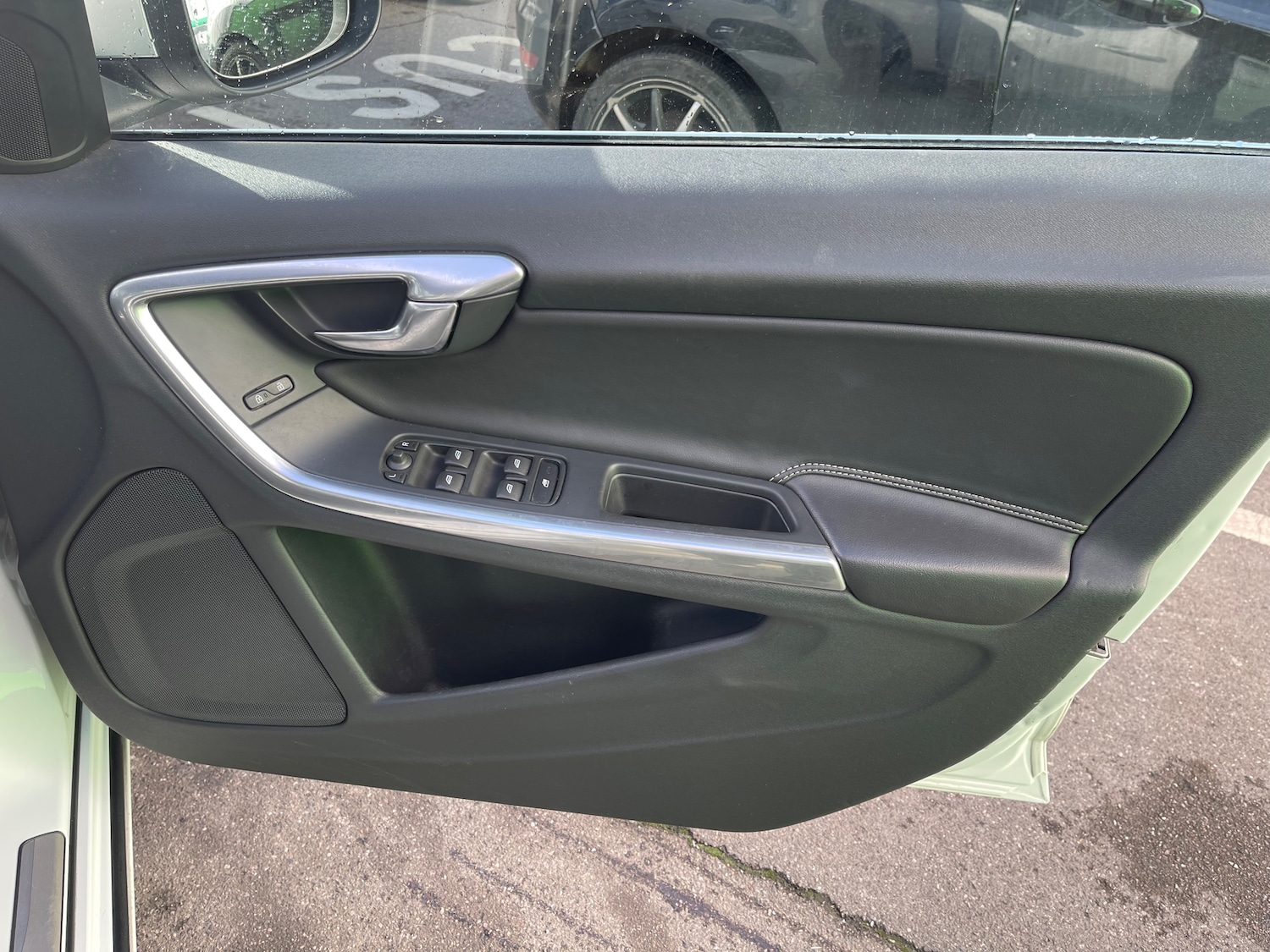 Used Volvo S60 2014 for sale - 76305330: Photo 8