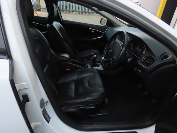 Used Volvo V40 Cross Country 2014 for sale - 76305309: Photo 8