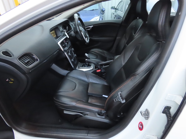 Used Volvo V40 Cross Country 2014 for sale - 76305309: Photo 9