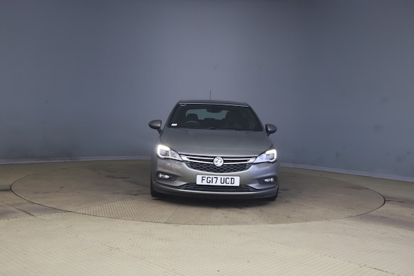 Used Vauxhall Astra 2017 for sale - 76305305: Photo 2