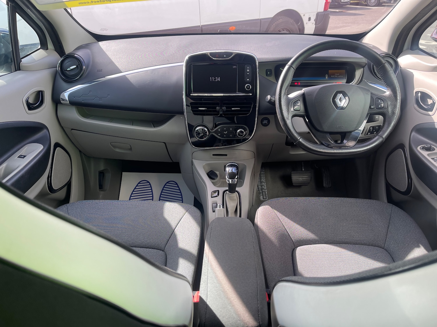 Used Renault Zoe 2015 for sale - 75937907: Photo 6
